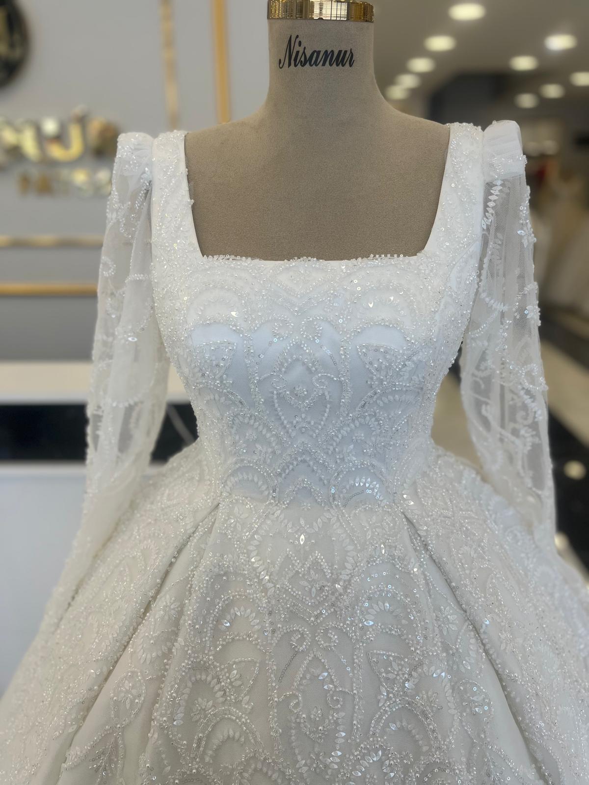 U Yaka Açık Gelinlik